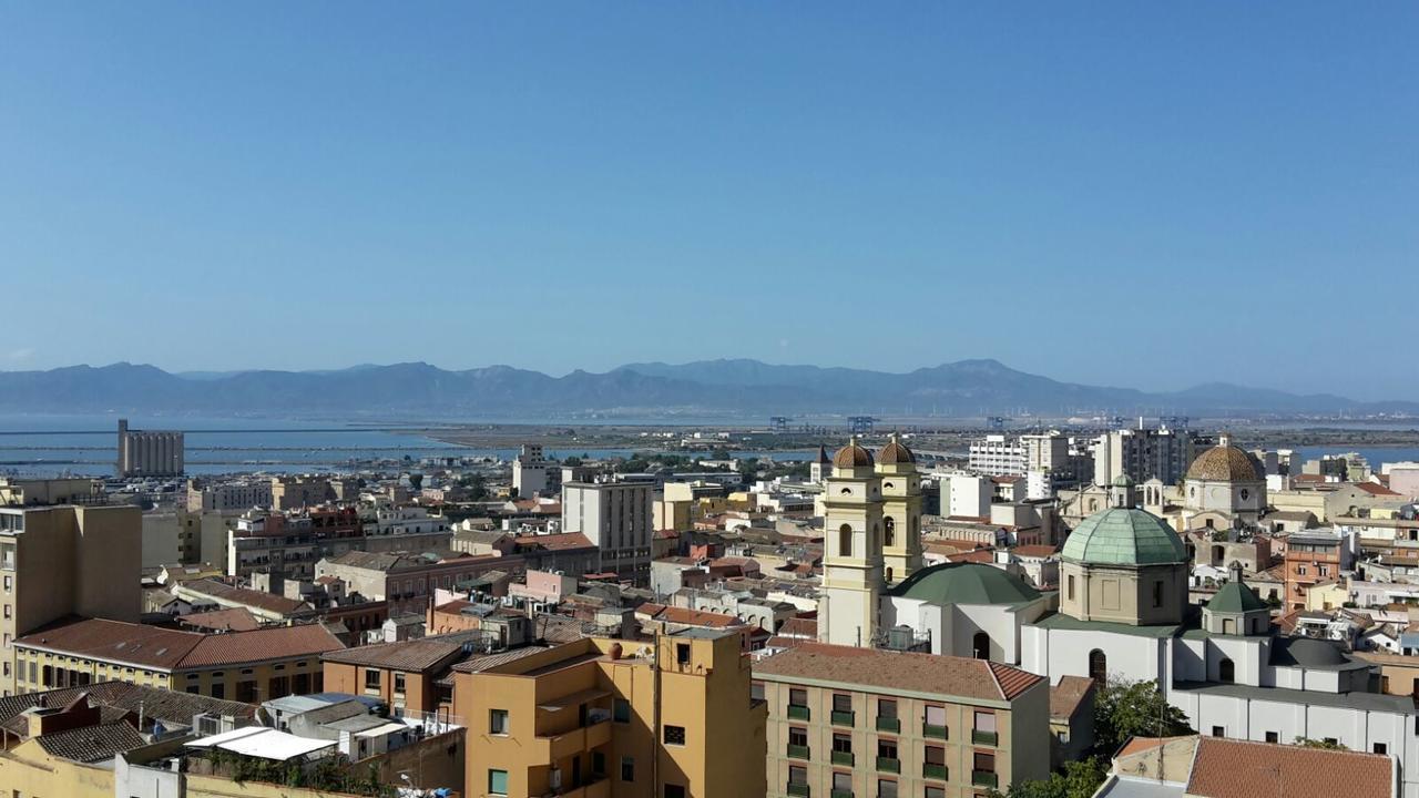 Al Castello Appartement Cagliari Buitenkant foto