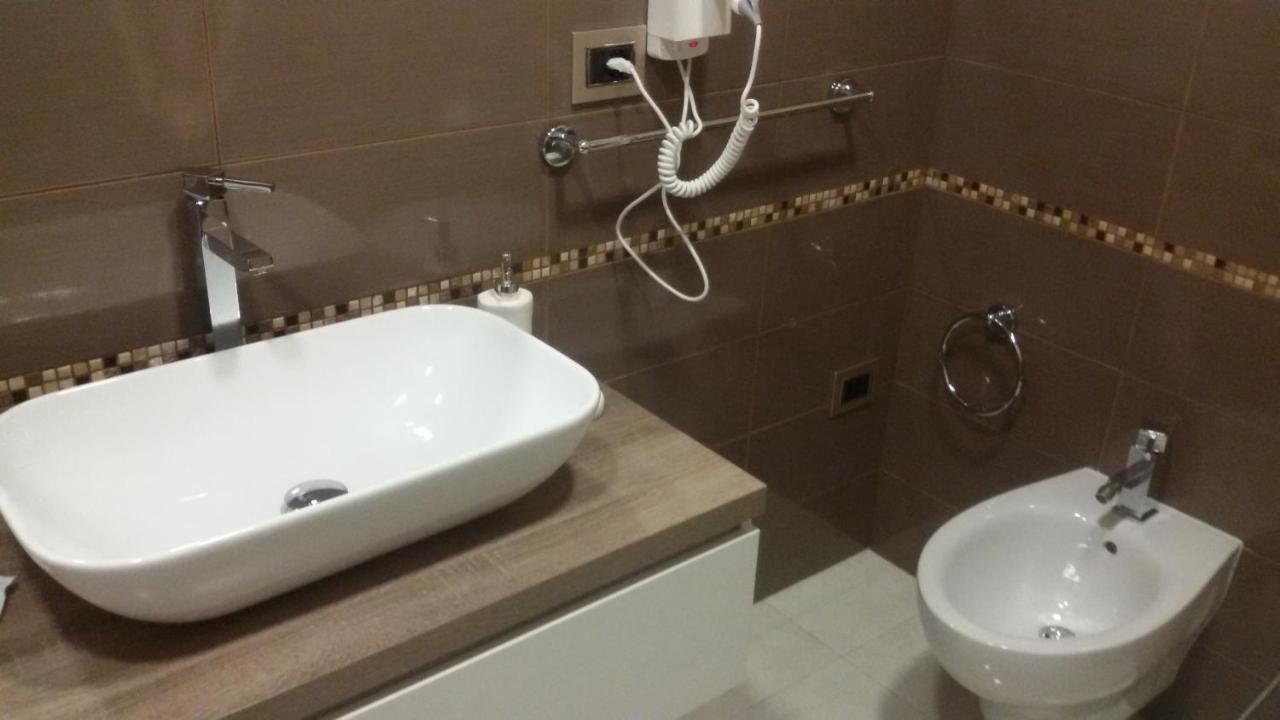 Al Castello Appartement Cagliari Buitenkant foto